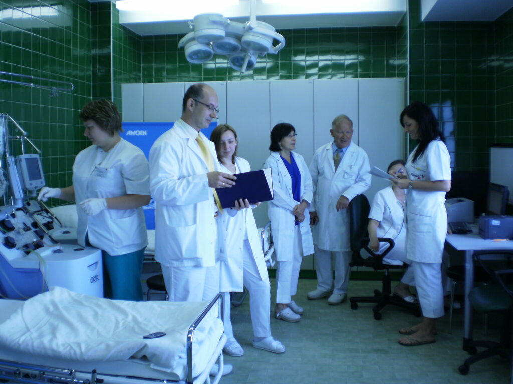 Archiwalne zdjęcie zespołu oddziału transplantacji