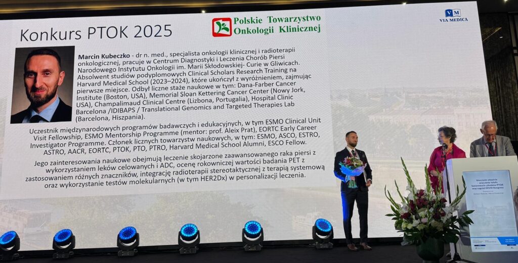 dr n. med. Marcin Kubeczko odbierający nagrodę