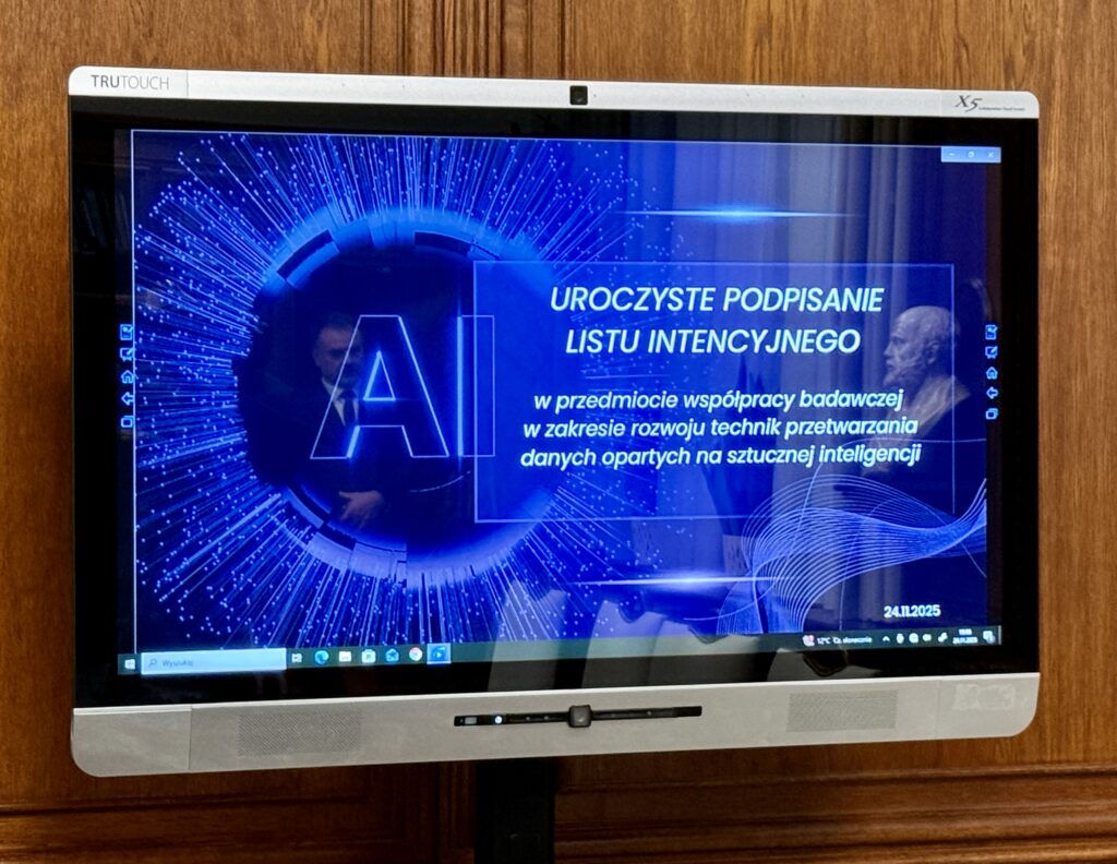 ekran z napisem uroczyste podpisanie listu intencyjnego