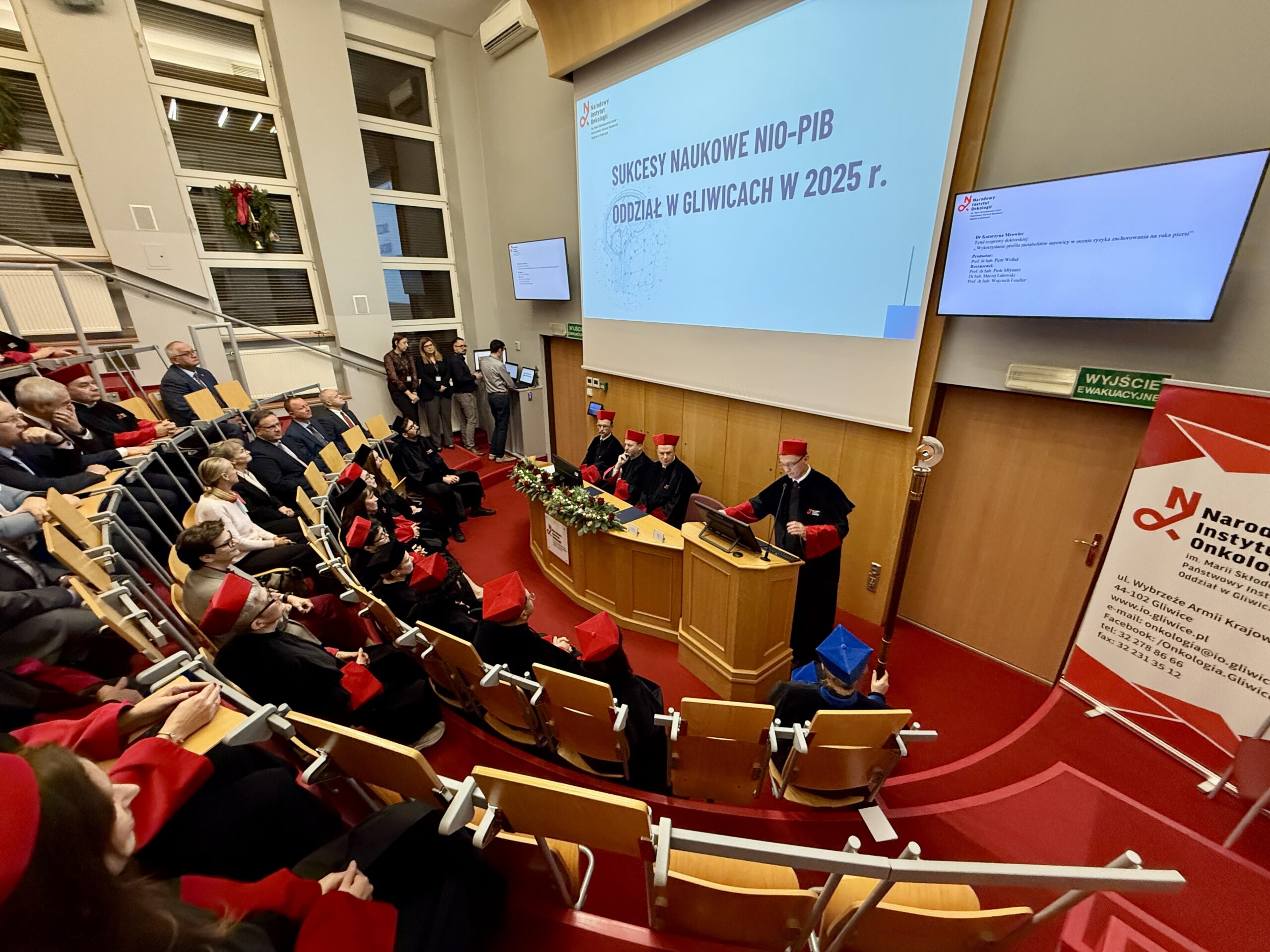audytorium, przy mównicy dr hab. n. med. Sławomir Blamek, prof. NIO-PIB dyrektor NIO-PIB w Gliwicach