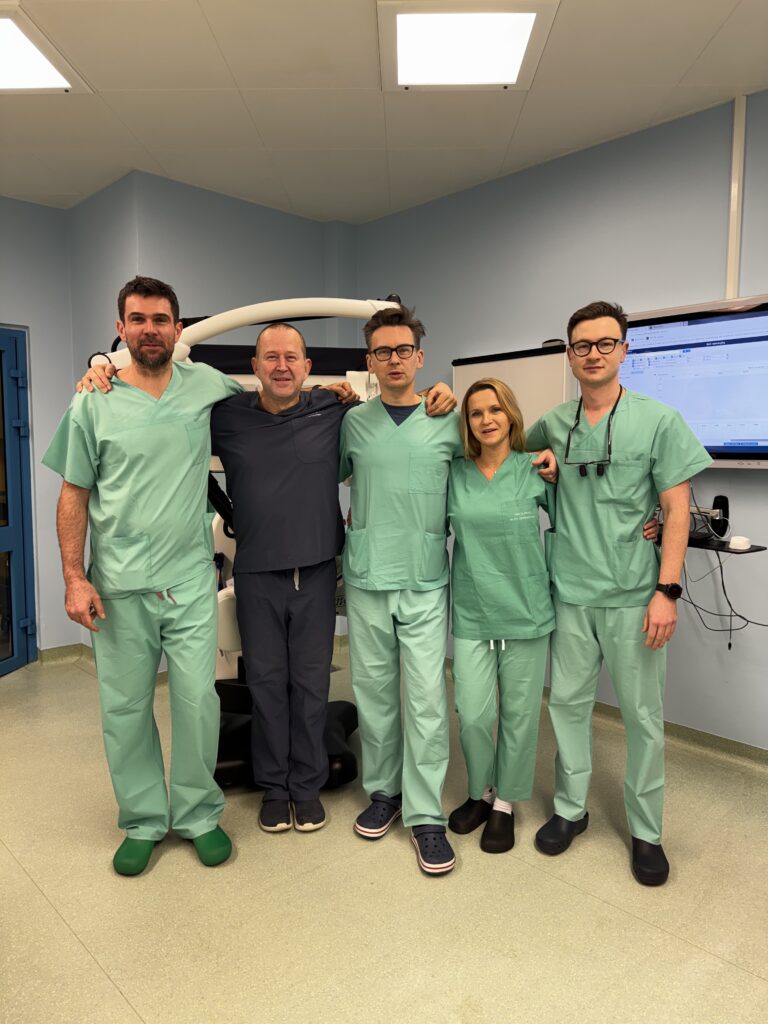 od lewej są na nim: lek. Sebastian Mosiej, dr n. med. Ryszard Szumniak, dr hab. n. med. Maciej Grajek, mgr Marta Augustyn i dr n. med. Jakub Opyrchał