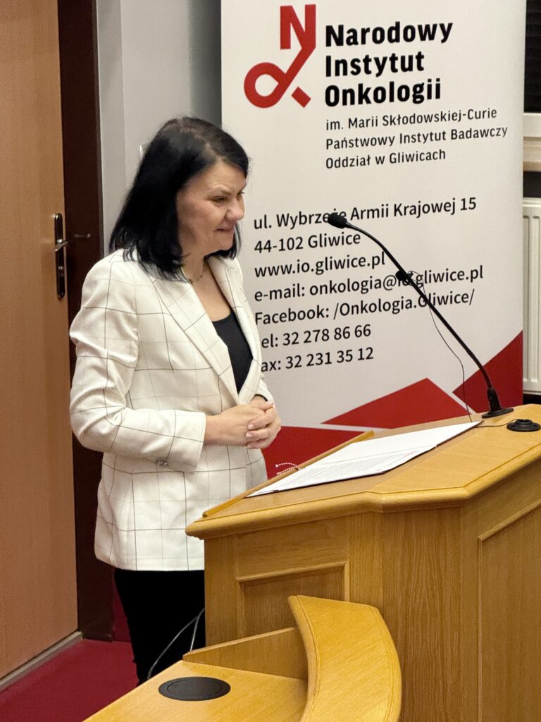 przemawia Katarzyna Kacperczyk