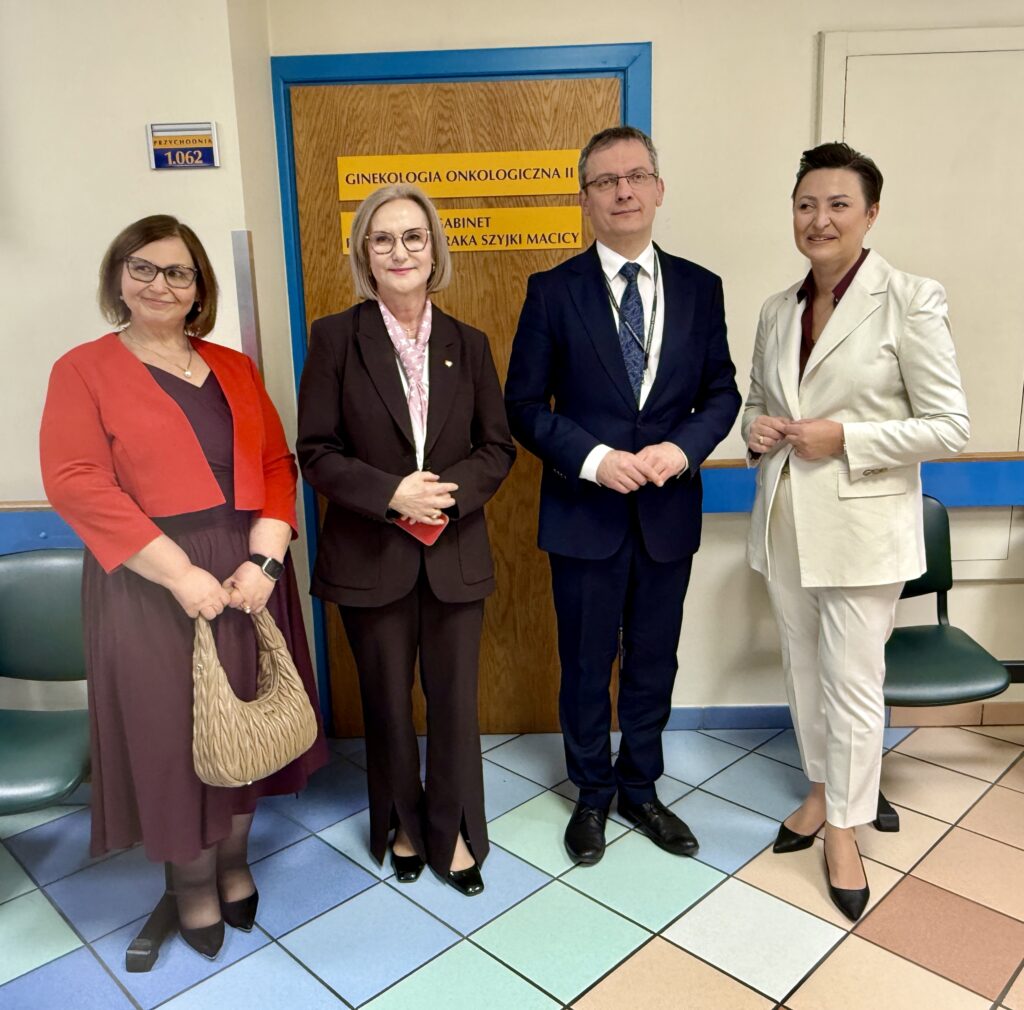 otwarcie gabinetu raka szyjki macicy -Od lewej: Katarzyna Adamek - dyrektor Śląskiego Oddziału Wojewódzkiego NFZ, Urszula Koszutska - poseł na Sejm RP, dr hab. n. med. Sławomir Blamek - dyrektor NIO Gliwice, Katarzyna Stachowicz - poseł na Sejm RP