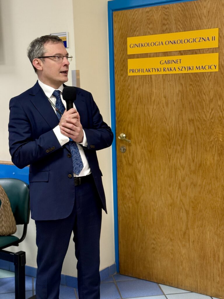 otwarcie gabinetu raka szyjki macicy - przemawiający Sławomir Blamek