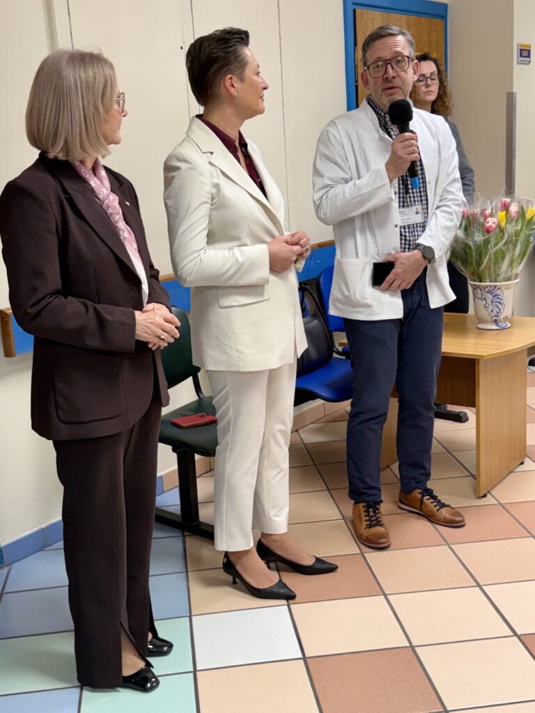 otwarcie gabinetu raka szyjki macicy - przemawiający Rafał Tarnawski